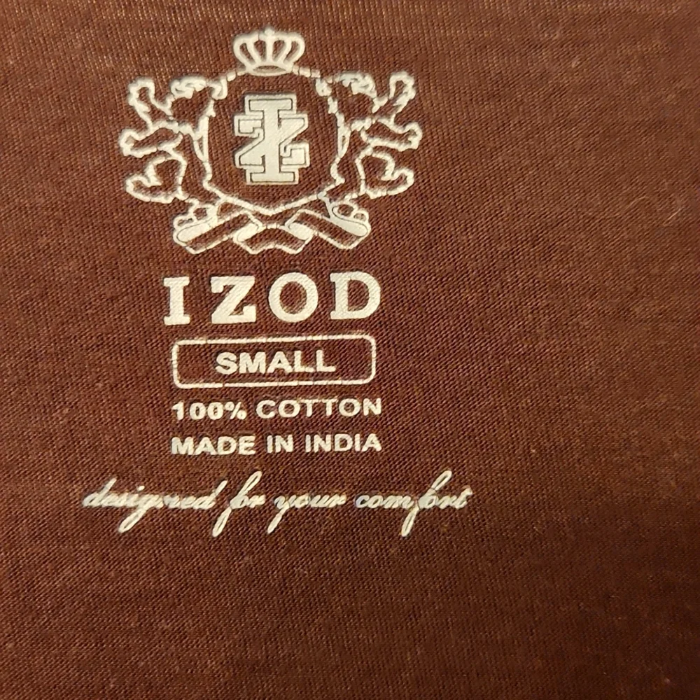 Women's Izod sleeveless top. - Picture 2 of 4